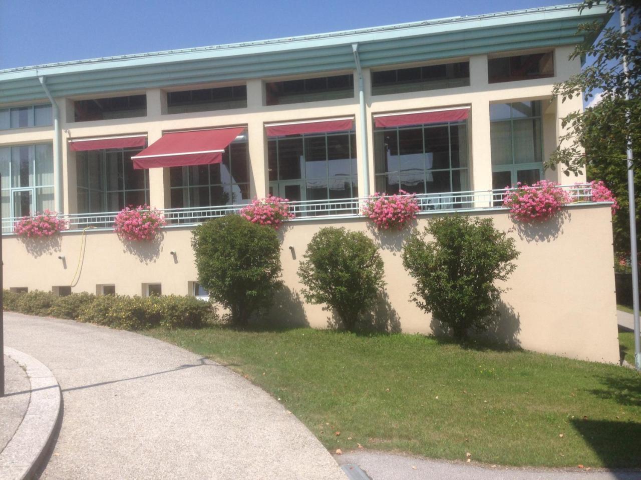 Hostel Obertrum Exterior photo